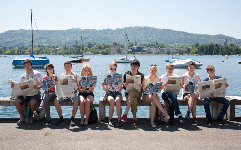 Zurich_students_By_Lake拷貝
