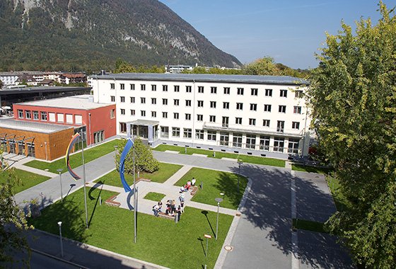 德國巴特賴興哈爾校區